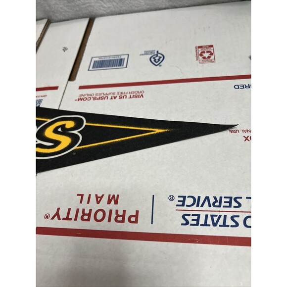 Vintage Wincraft NCAA The University of Iowa Hawkeyes 30x12 Pennant - Picture 6 of 7